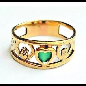 Vintage 14k gold / green onyx claddagh ring
